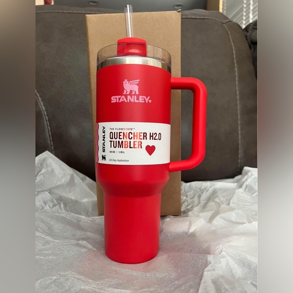 LIMITED EDITION Stanley Valentine Target Red 40oz Tumbler(STANLEY CUP ONLY) - Picture 8 of 9
